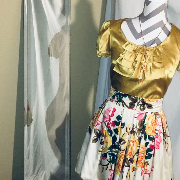 gold blouse - Picture 1 of 6